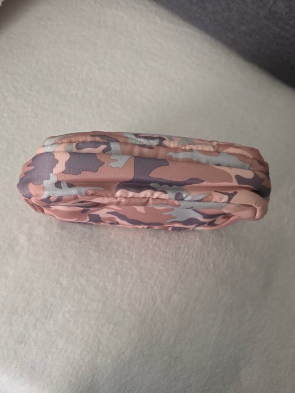 Lug CAMO ROSE Roundabout XL Crossbody - Picture 10 of 12